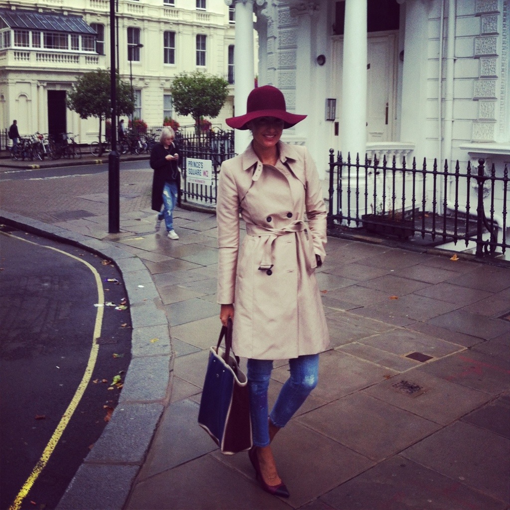 London hat and trench